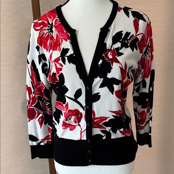 White House Black Market Red and Black Floral Cardigan - Picture 2 of 4